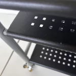 Görgős, praktikus, polcos kelléktartó állvány, tetováló munkaasztal